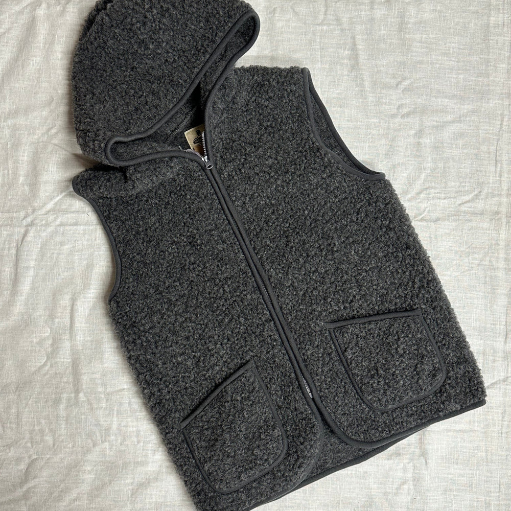 Sheep by the Sea Adult Mountain Hooded Gilet - Graphite