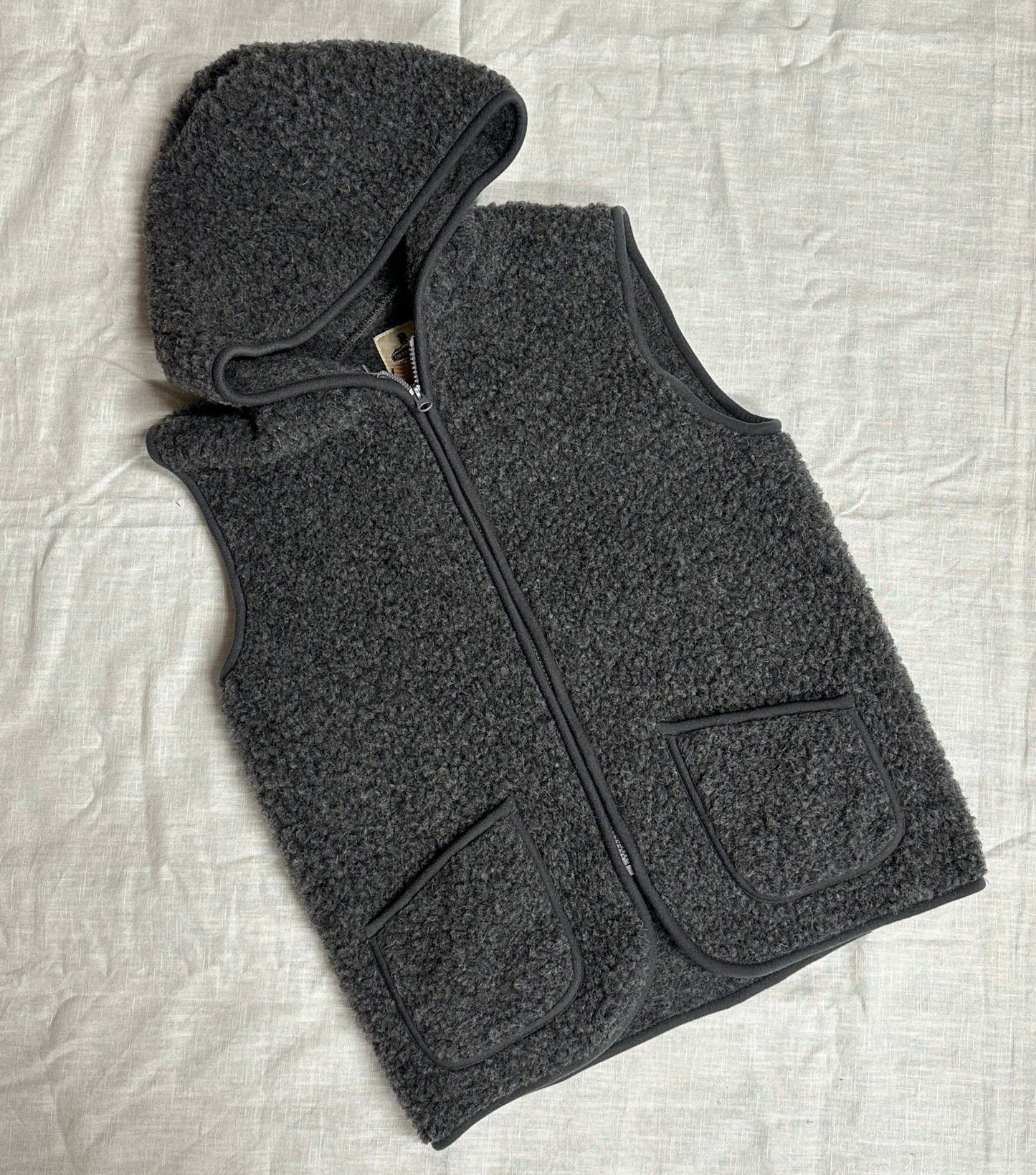 Sheep by the Sea Adult Mountain Hooded Gilet - Graphite