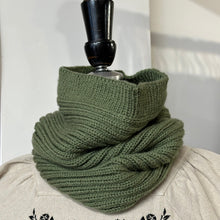  SMALL FOLK Handknits Women's Hand Knitted Ribbed Snood - Pistachio