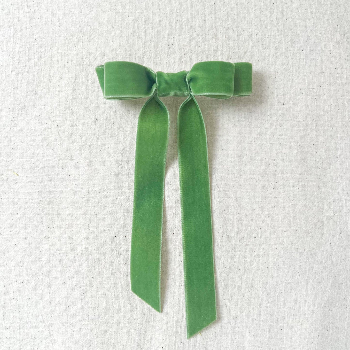 Runaround Retro Velvet Bow Hair Clip - Spring Green