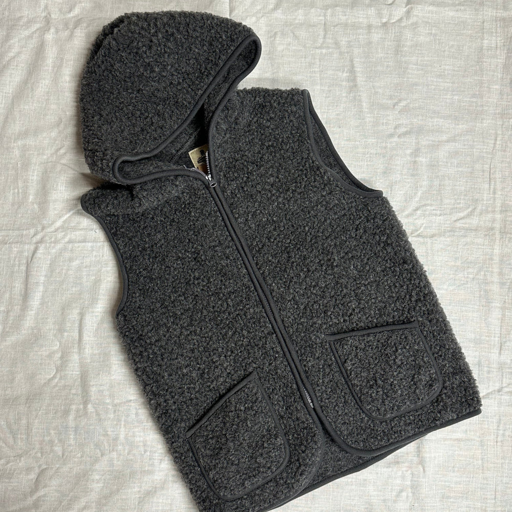 Sheep by the Sea Adult Mountain Hooded Gilet - Graphite