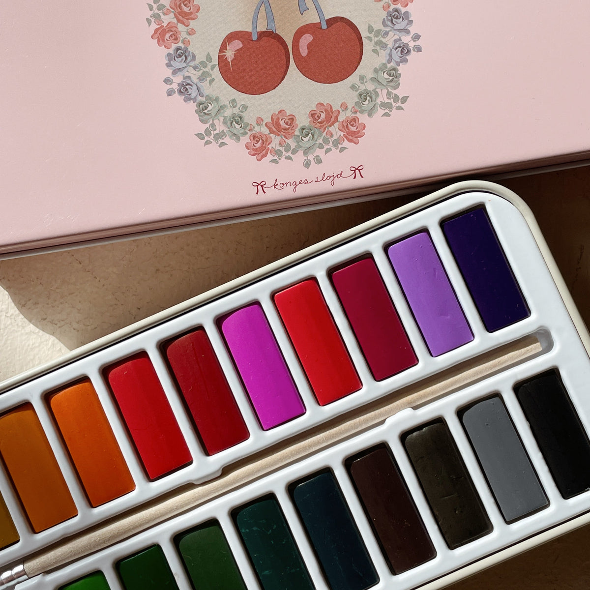 Konges Sløjd Watercolours Tin Box - Cherry Bow