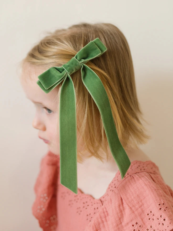 Runaround Retro Velvet Bow Hair Clip - Spring Green